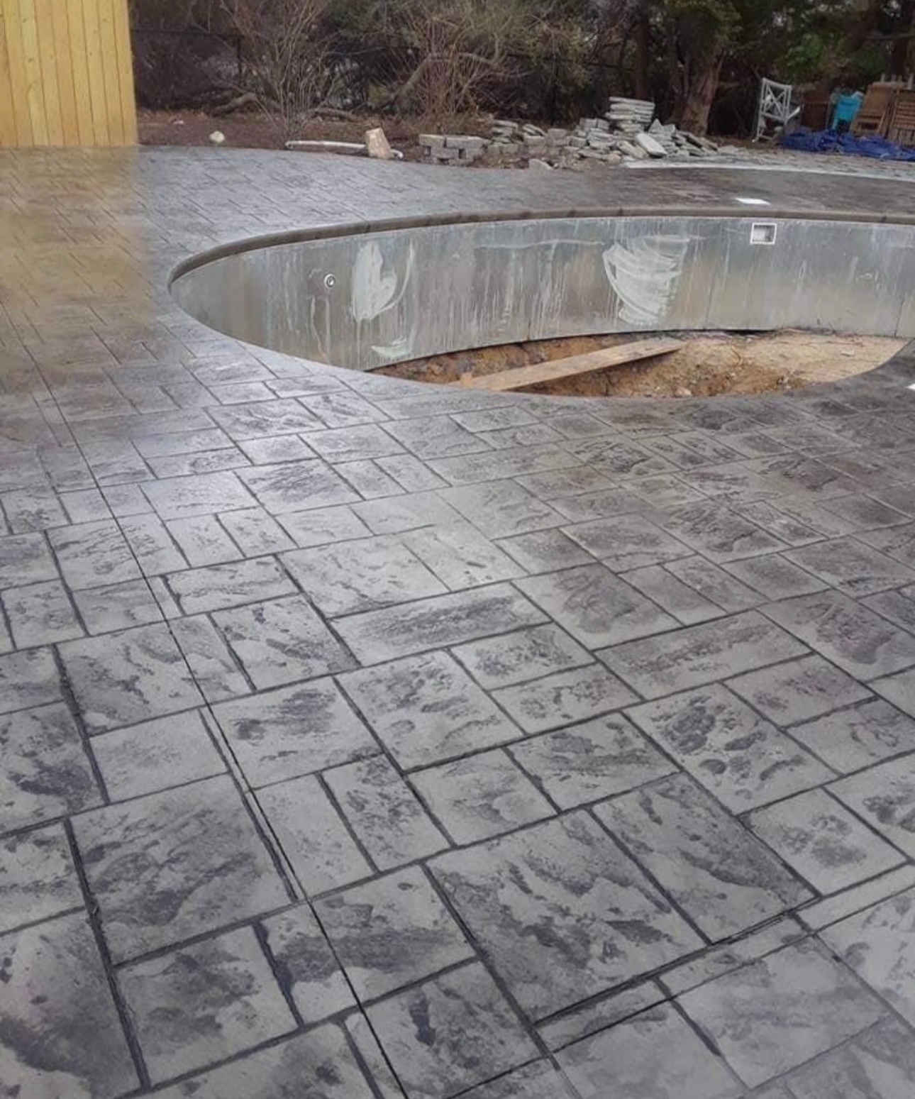 Stamped concrete pool deck with ashlar slate pattern
